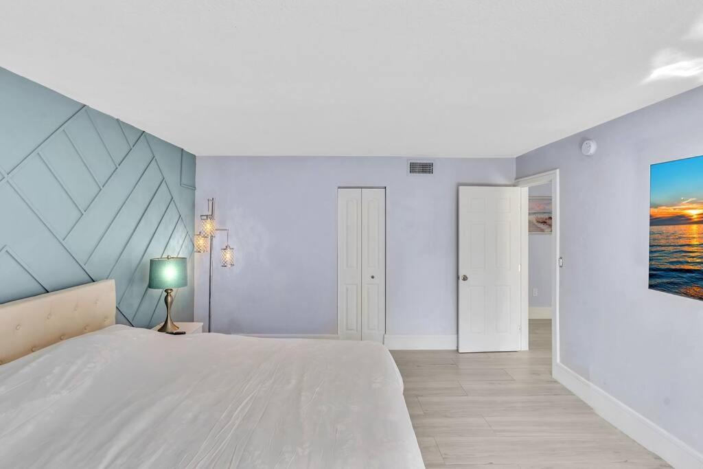 סאני איילס ביץ' One Bedroom Steps Away From The Beach! מראה חיצוני תמונה