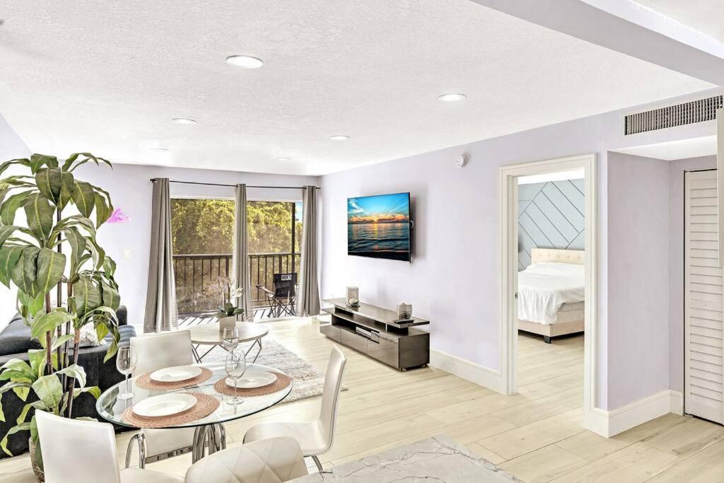 סאני איילס ביץ' One Bedroom Steps Away From The Beach! מראה חיצוני תמונה