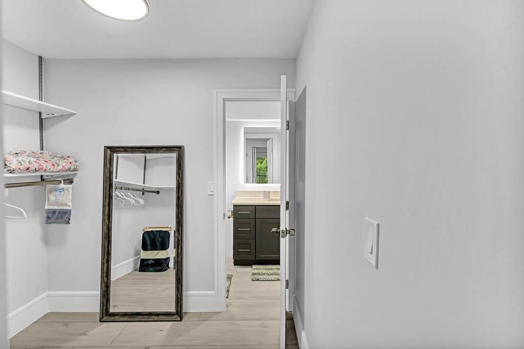 סאני איילס ביץ' One Bedroom Steps Away From The Beach! מראה חיצוני תמונה