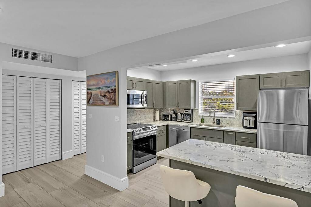 סאני איילס ביץ' One Bedroom Steps Away From The Beach! מראה חיצוני תמונה